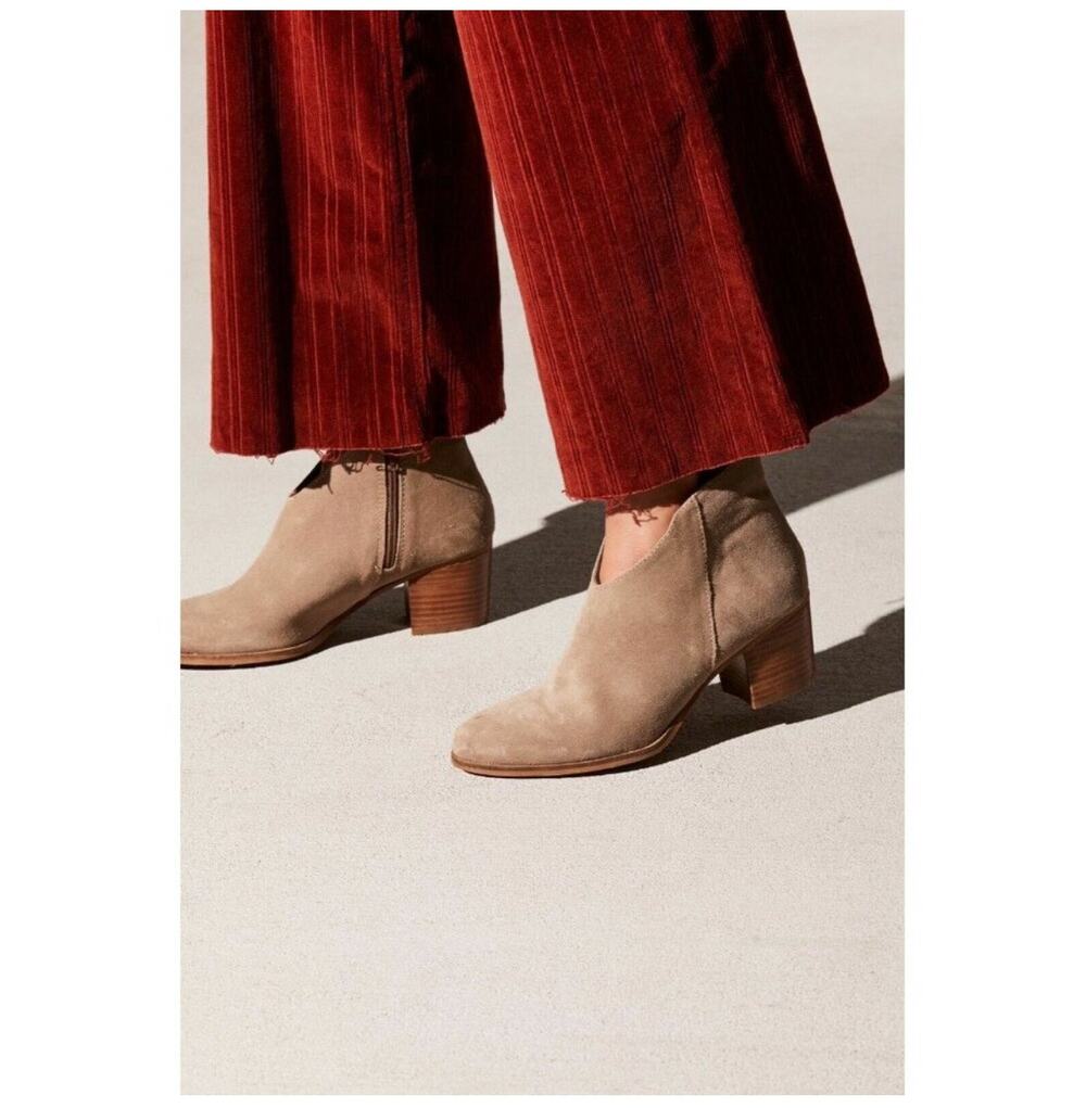 JEFFREY CAMPBELL Booties Size 7 Boots Suede Taupe Leather Owen Block Heel Zipper